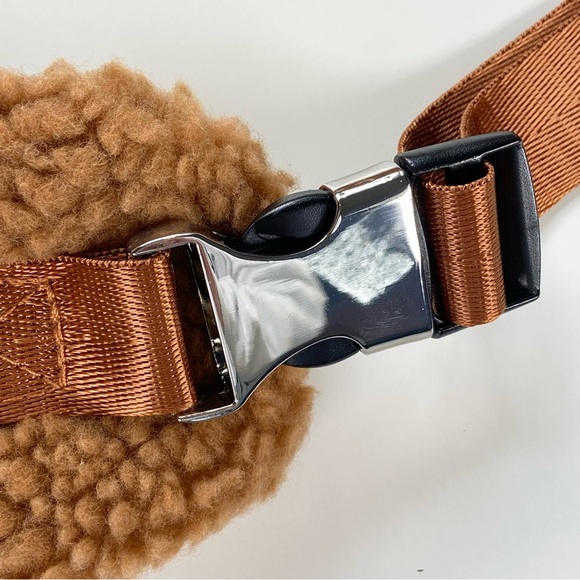 NEW Earthbound Bag Unisex Oversized Brown Teddy Bear Sherpa Crossbody Fanny Pack - Picture 7 of 8